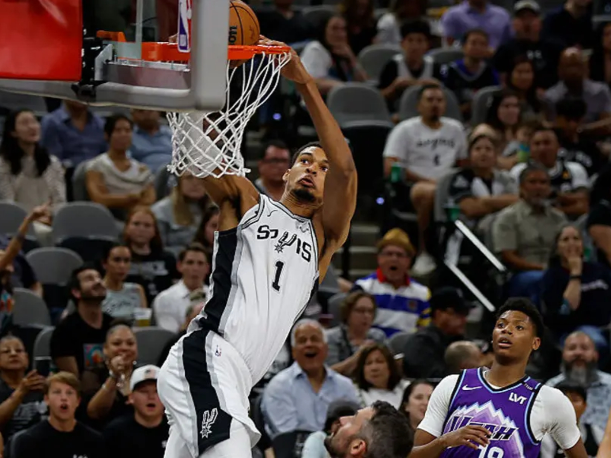 开云登录入口 -关于赛前NBA常规赛焦点战；斯图加特战术微调；球迷炸锅；更衣室氛围转暖的信息