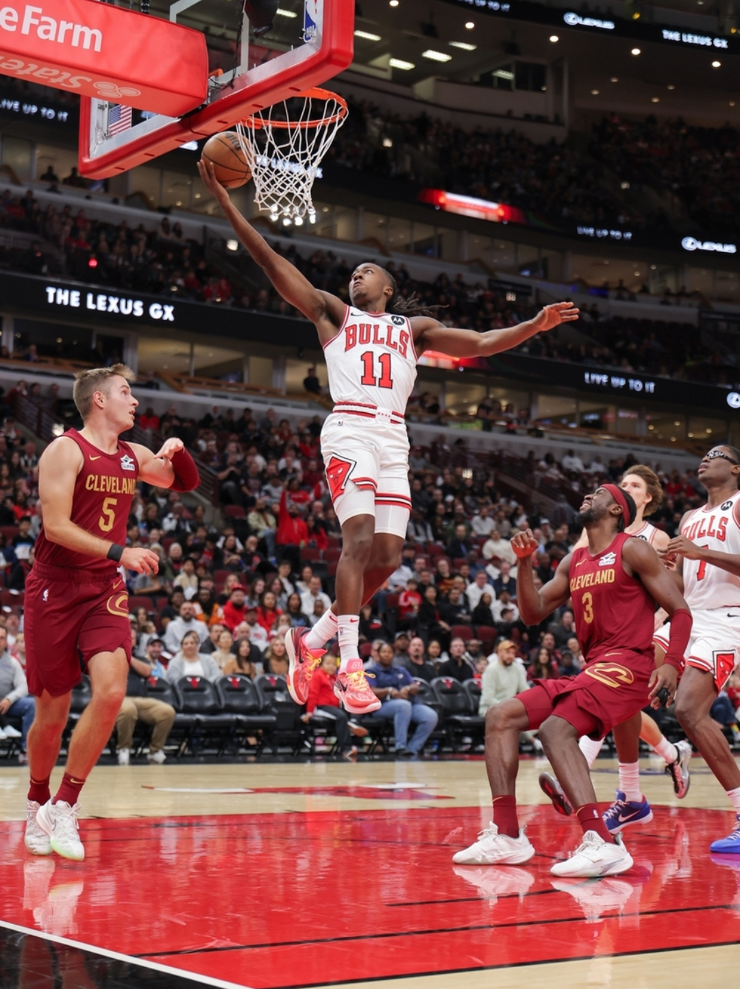 开云棋牌 -芝加哥公牛迎NBA季后赛关键赛，今夜战术微调，赛场秩序良好，赛程密集仍需轮换的简单介绍