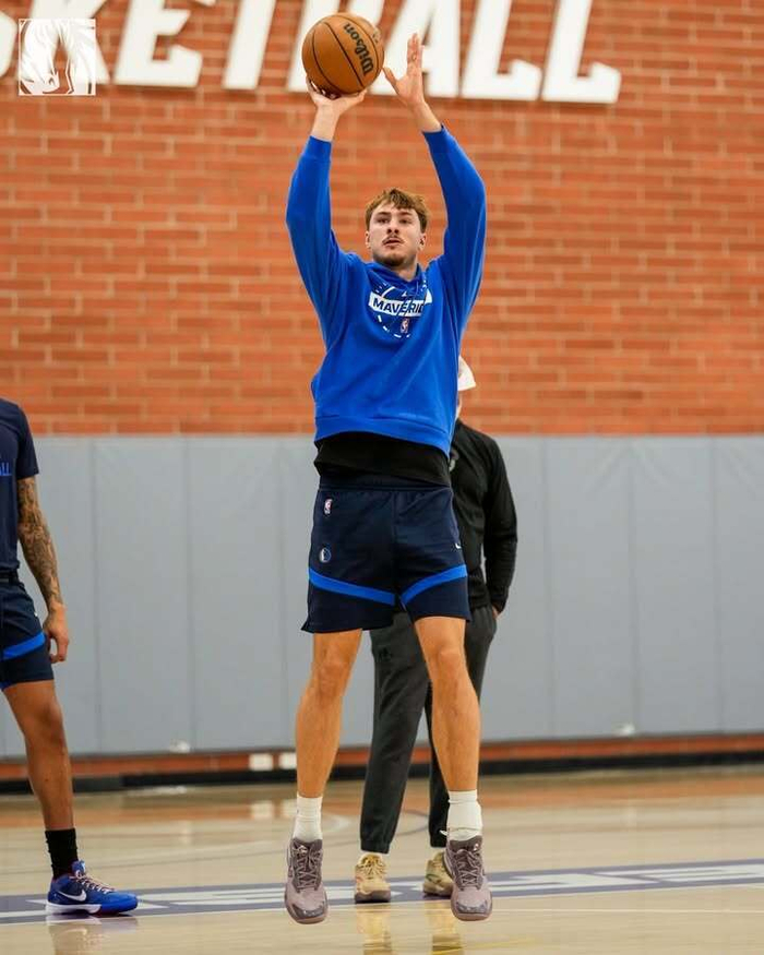 达拉斯独行侠战术微调备战全明星赛西汉姆绝杀压哨，现场解说直呼：深圳男篮围绕西甲主帅复盘